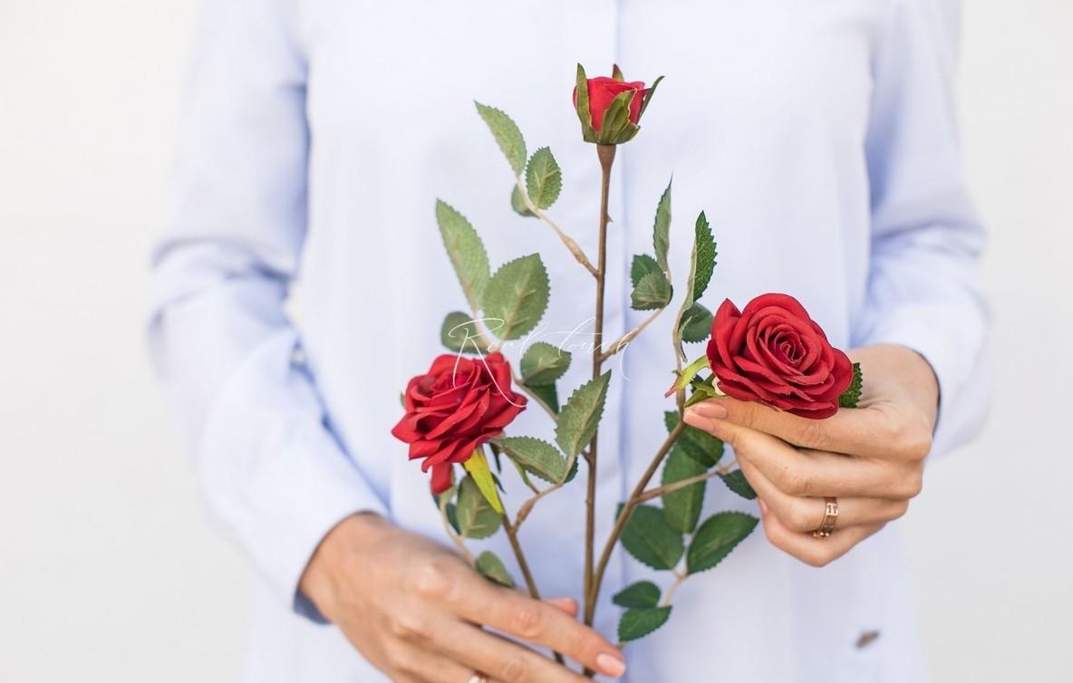 REAL TOUCH Роза кустовая мелкая 2+1 (Красный)