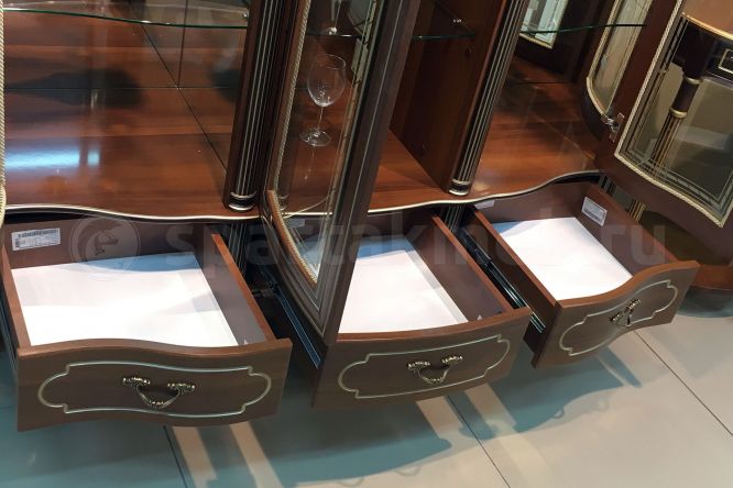 Витрина трехдверная Палермо-11