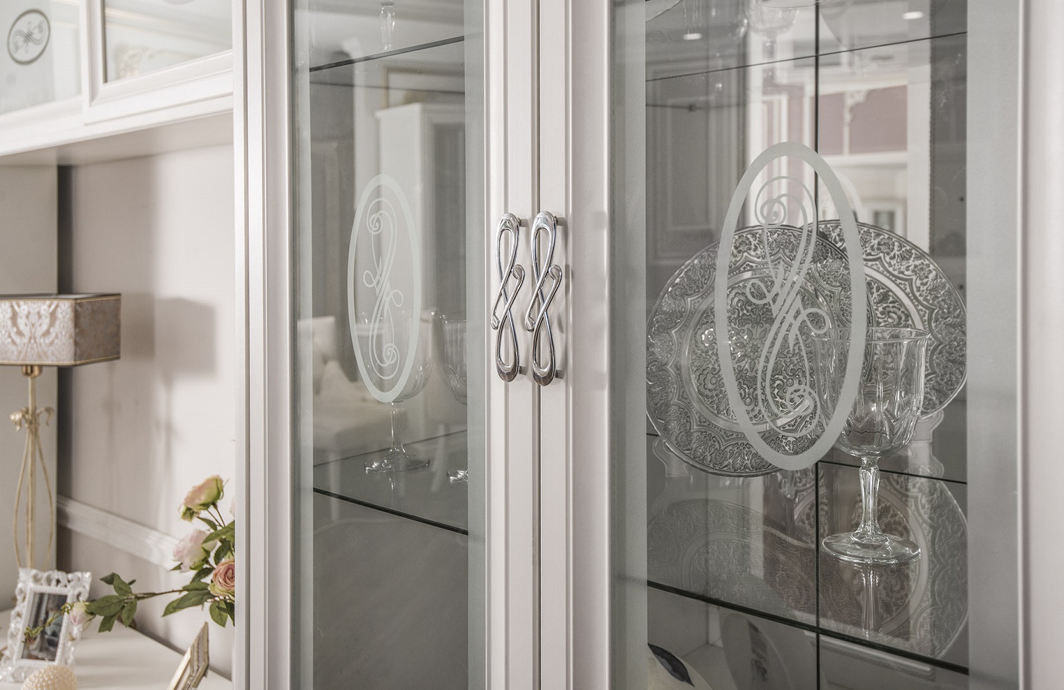 Витрина Мишель двухстворчатая (Белый матовый)