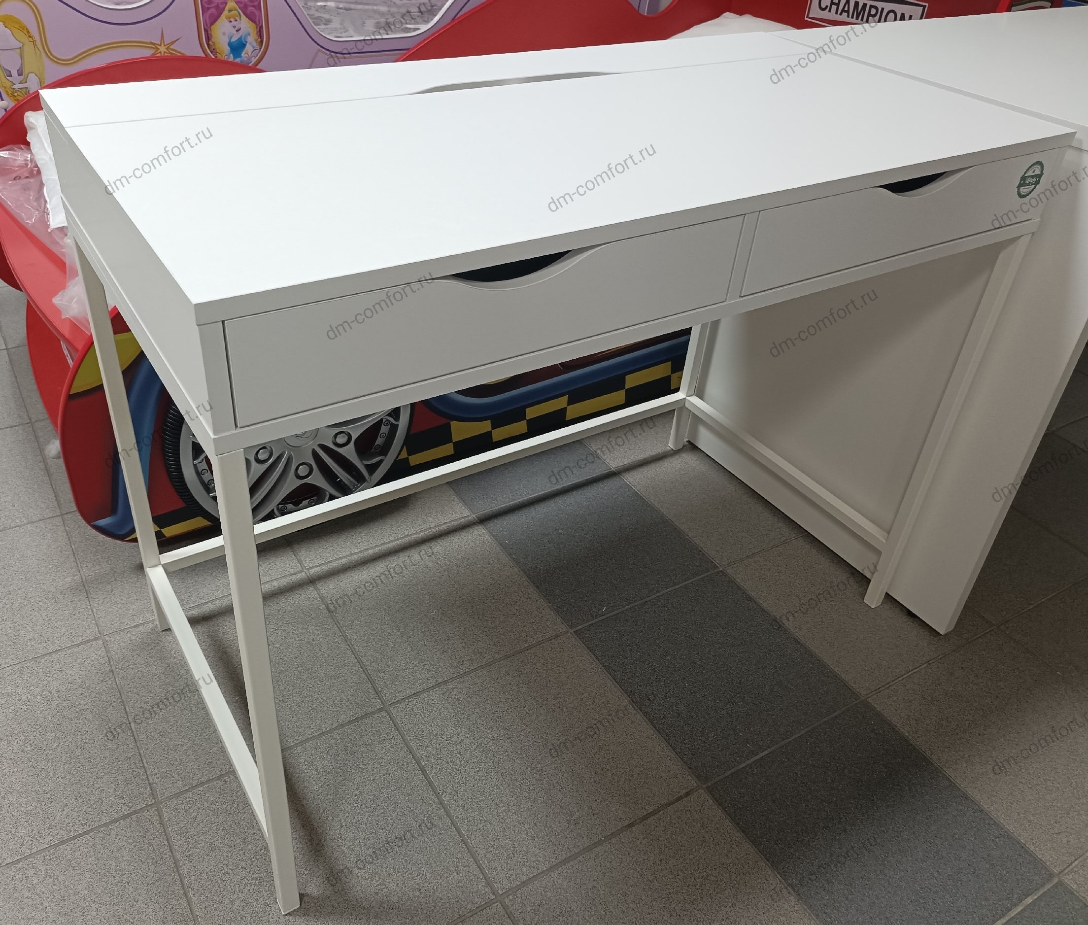 Стол письменный Чип (Белый)