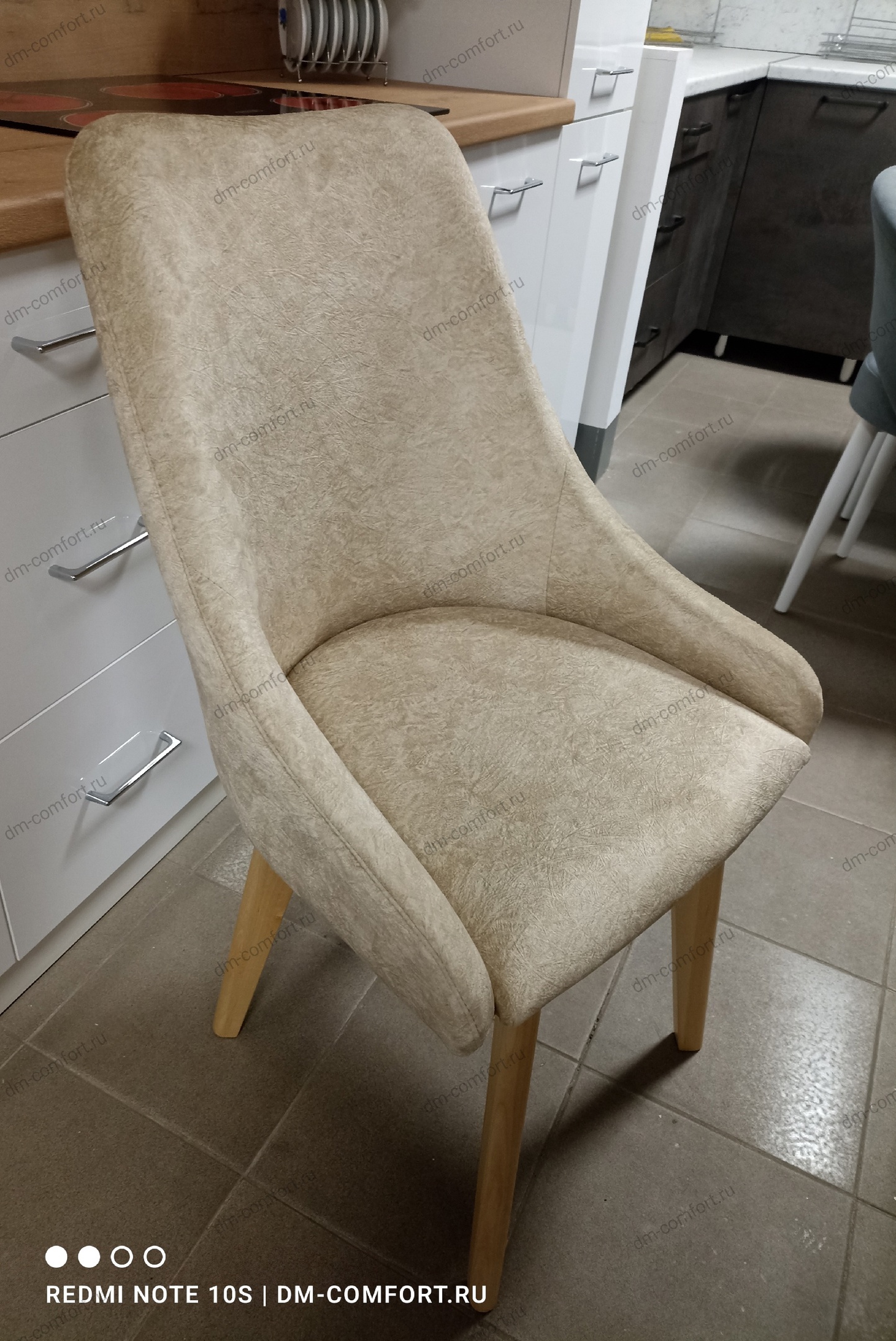 Кресло Хэнк (Велюр SOFT 01 бежевый, массив компакт, береза лак)