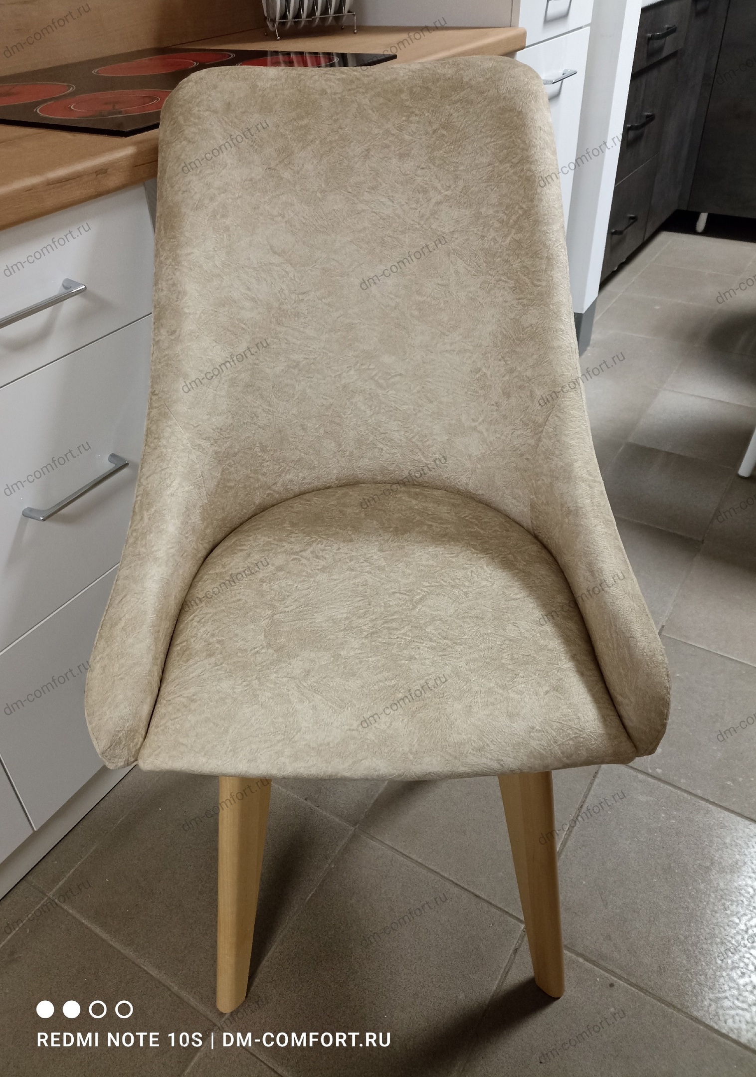 Кресло Хэнк (Велюр SOFT 01 бежевый, массив компакт, береза лак)