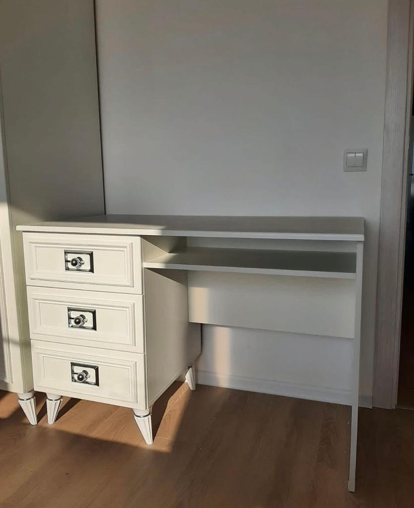 Стол письменный МВК-02 с навесным шкафом МВК-03 Виктория (Белый/ Серебро)