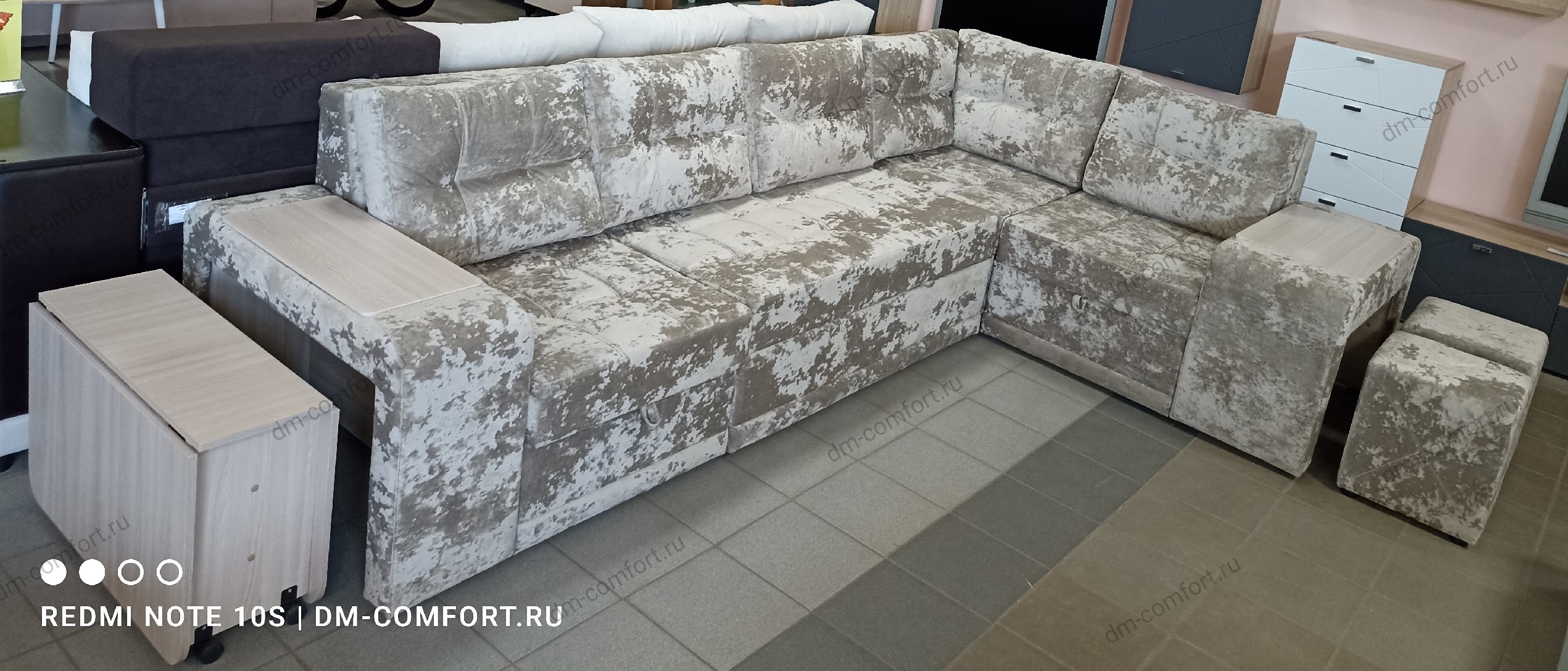 Диван угловой Квадро-2 с баром, с пуфиками и столиком в подлокотниках (Джес 33)