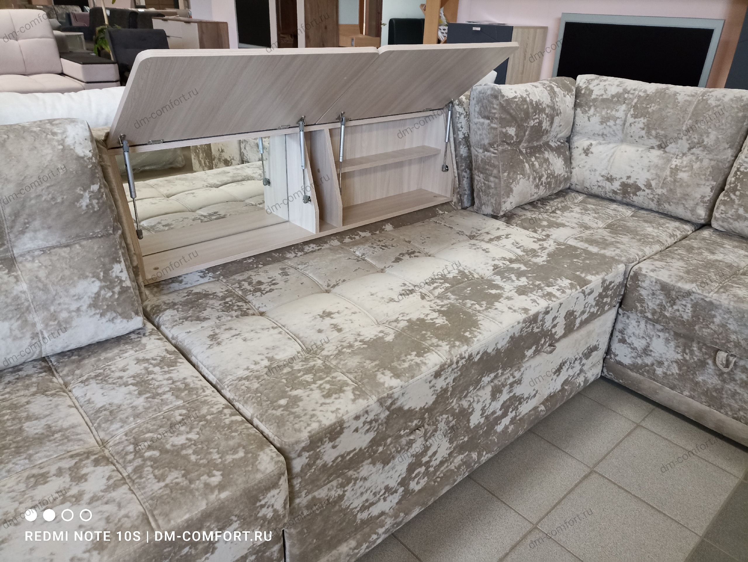 Диван угловой Квадро-2 с баром, с пуфиками и столиком в подлокотниках (Джес 33)