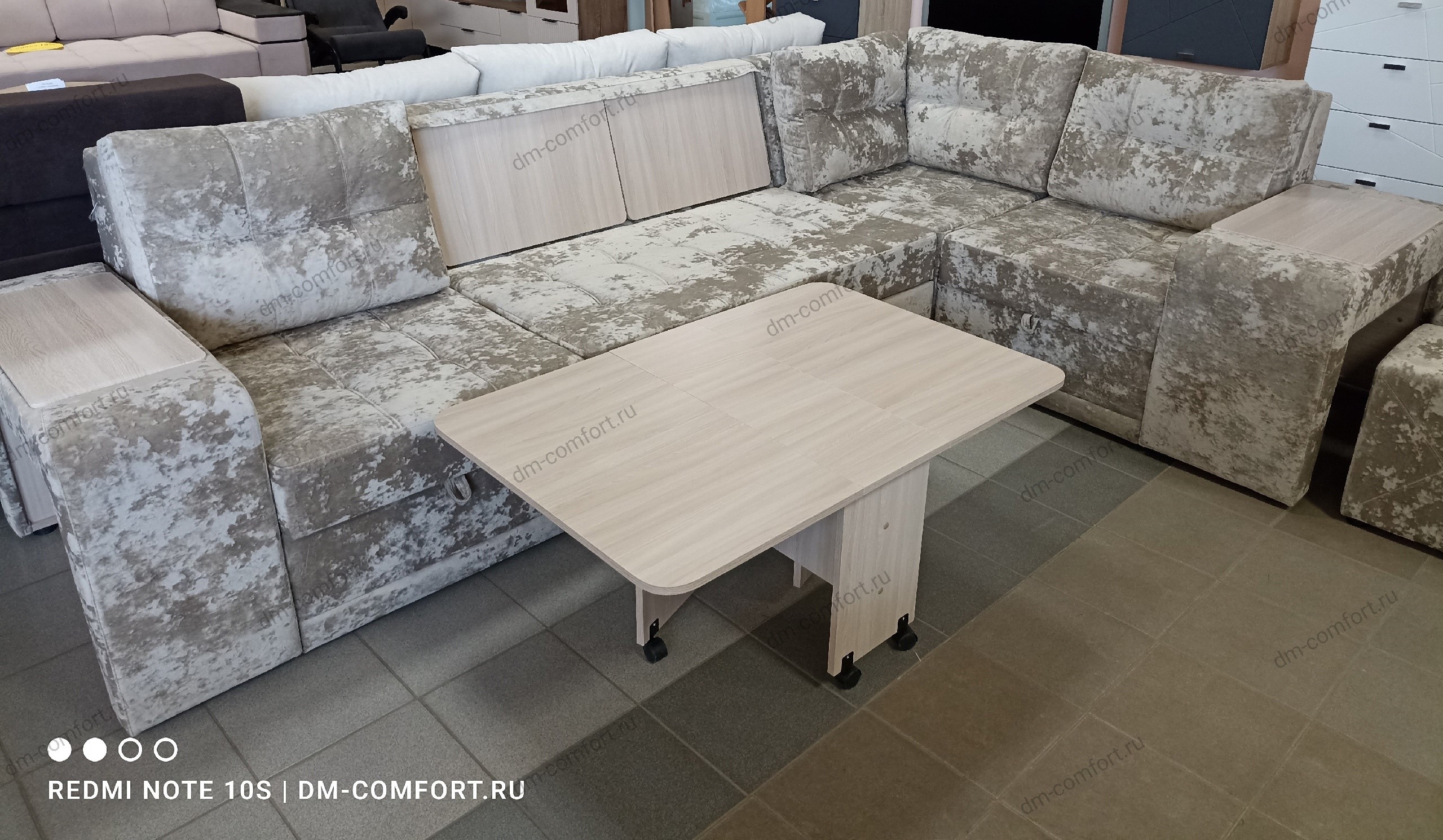 Диван угловой Квадро-2 с баром, с пуфиками и столиком в подлокотниках (Джес 33)