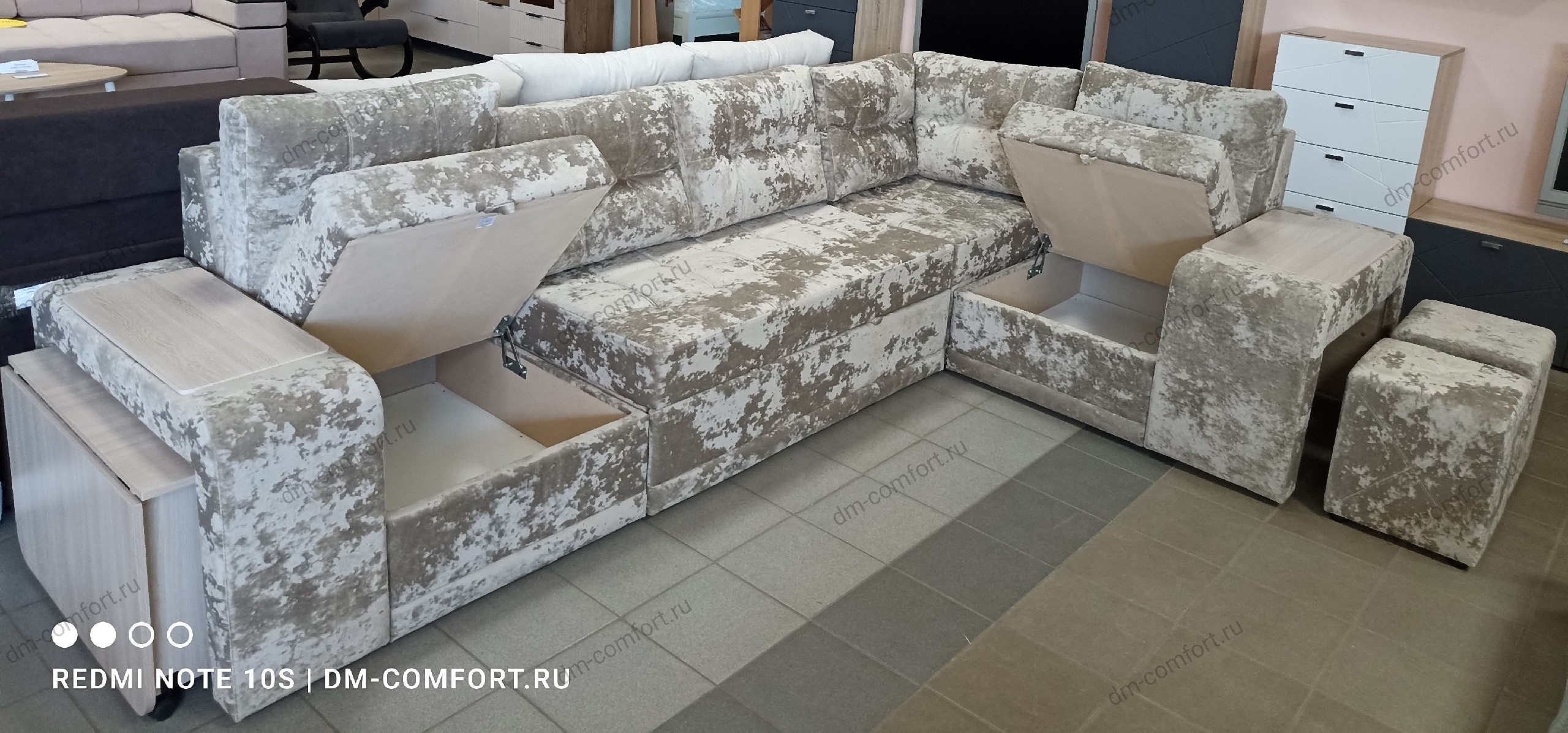 Диван угловой Квадро-2 с баром, с пуфиками и столиком в подлокотниках (Джес 33)