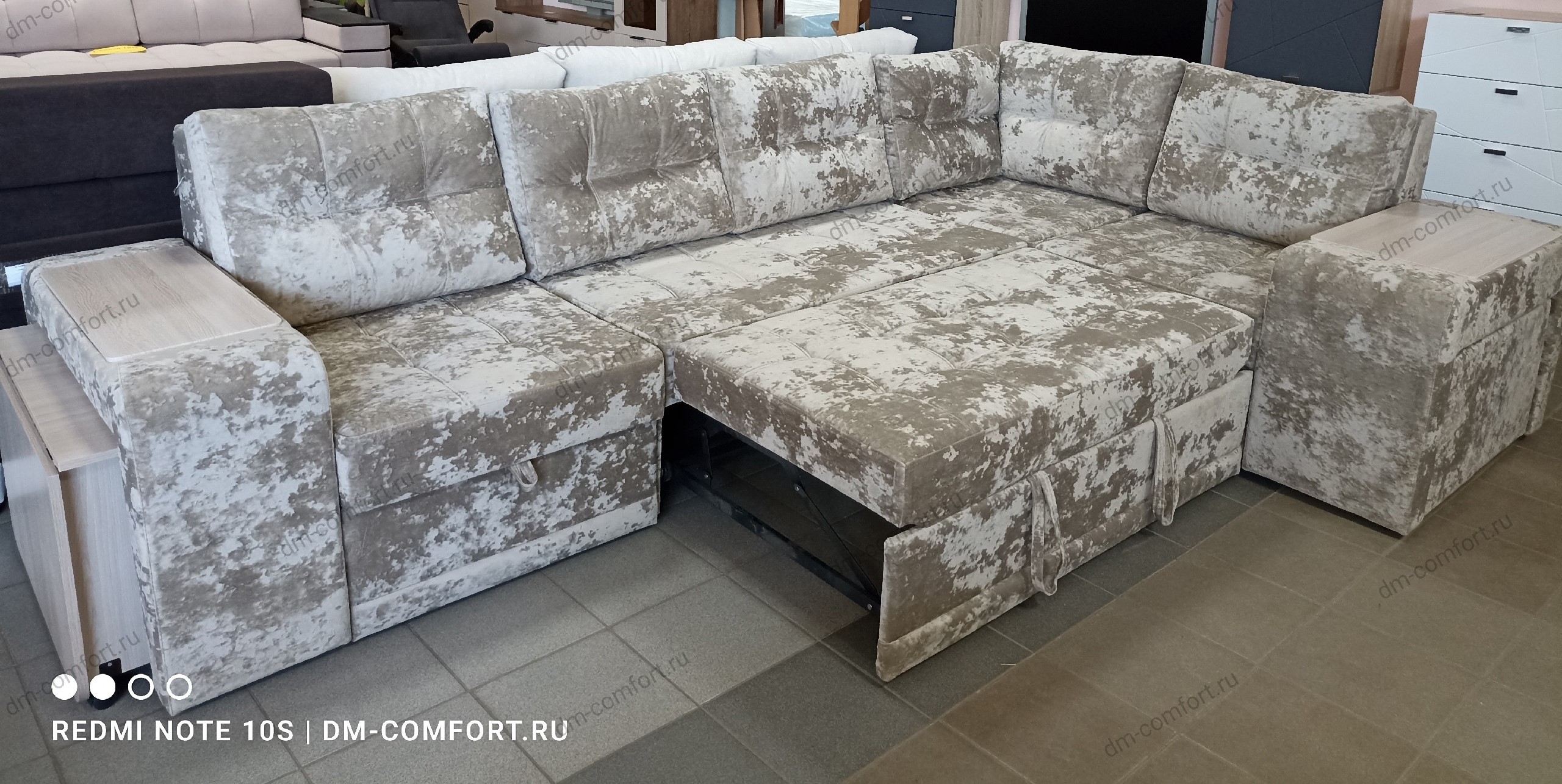 Диван угловой Квадро-2 с баром, с пуфиками и столиком в подлокотниках (Джес 33)