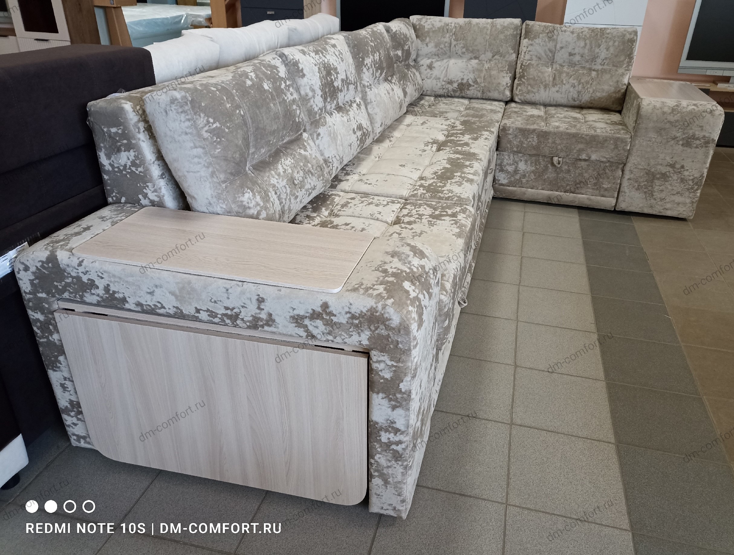 Диван угловой Квадро-2 с баром, с пуфиками и столиком в подлокотниках (Джес 33)