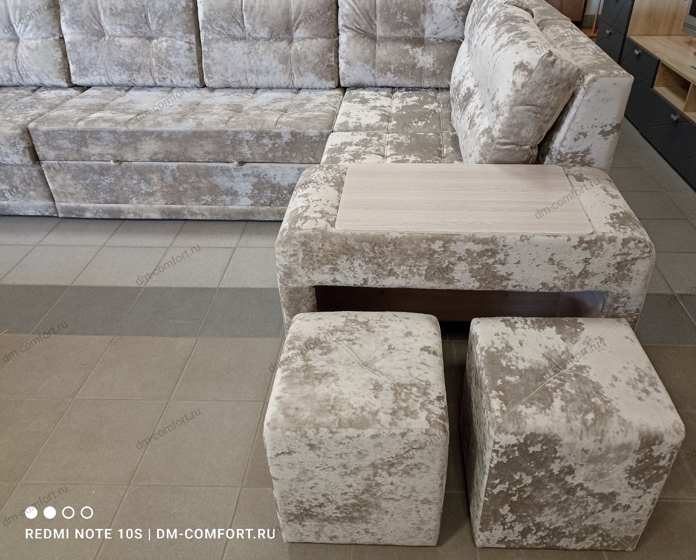 Диван угловой Квадро-2 с баром, с пуфиками и столиком в подлокотниках (Джес 33)