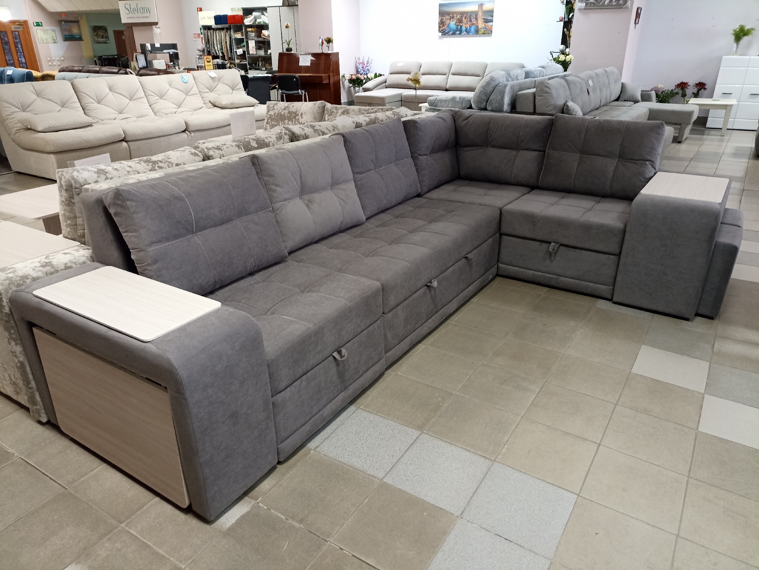 Диван угловой Квадро-2 с баром, с пуфиками и столиком в подлокотниках (Монако)