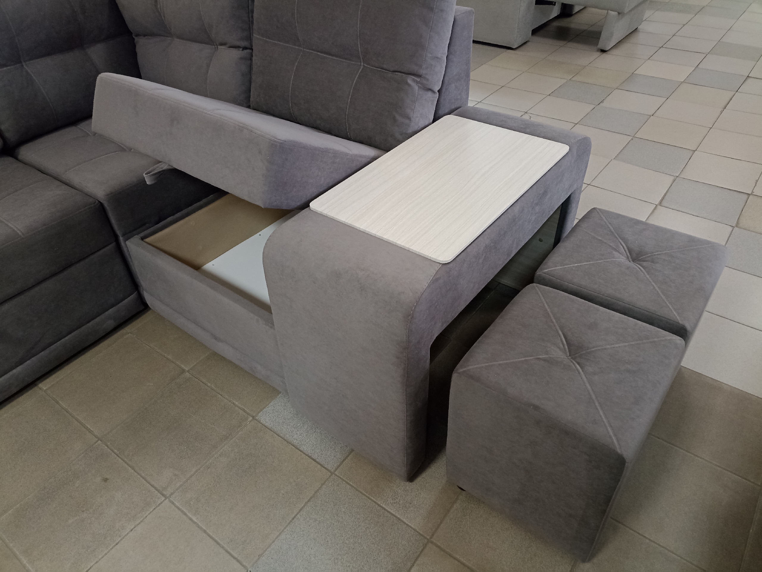 Диван угловой Квадро-2 с баром, с пуфиками и столиком в подлокотниках (Монако)