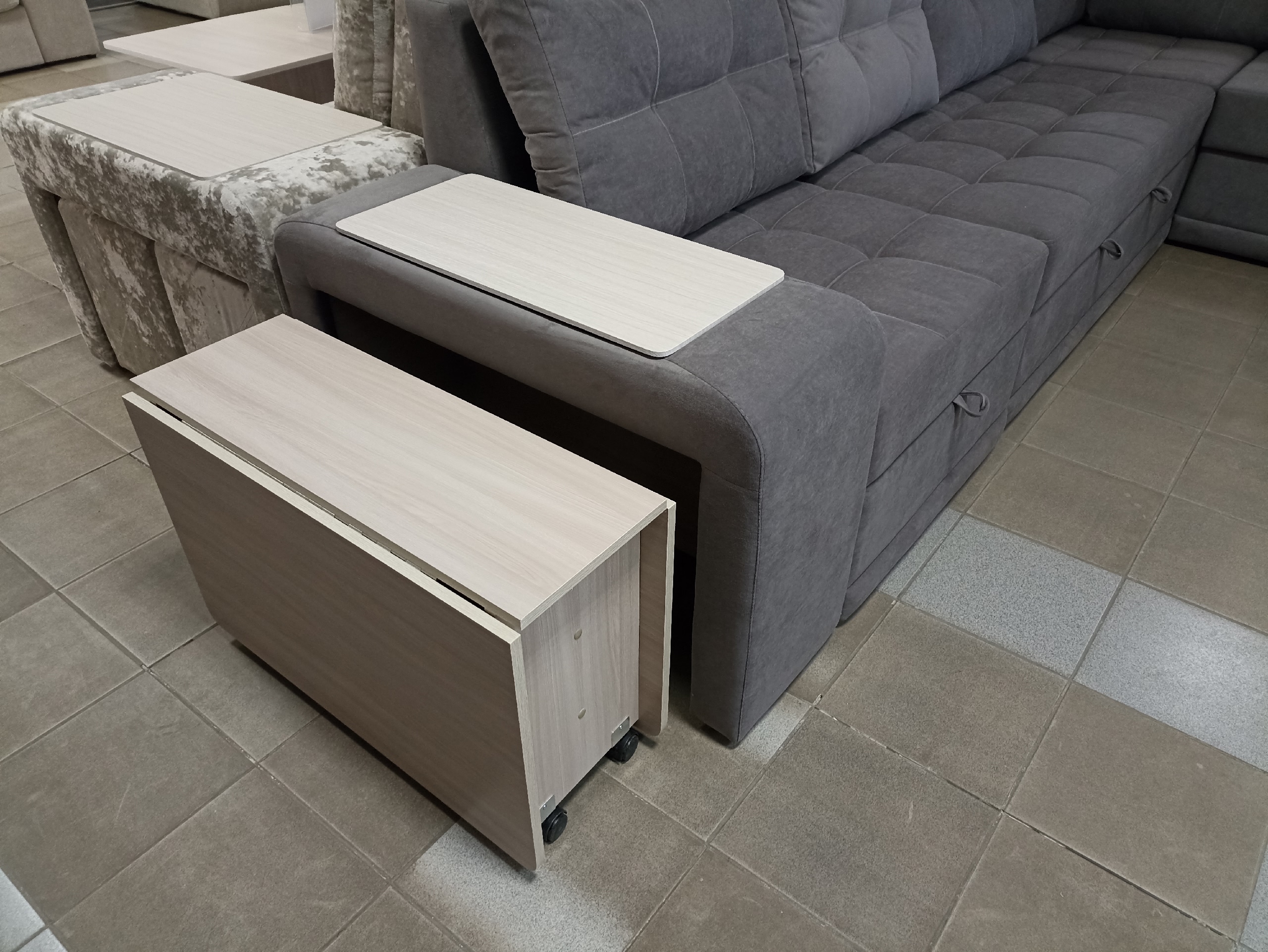 Диван угловой Квадро-2 с баром, с пуфиками и столиком в подлокотниках (Монако)