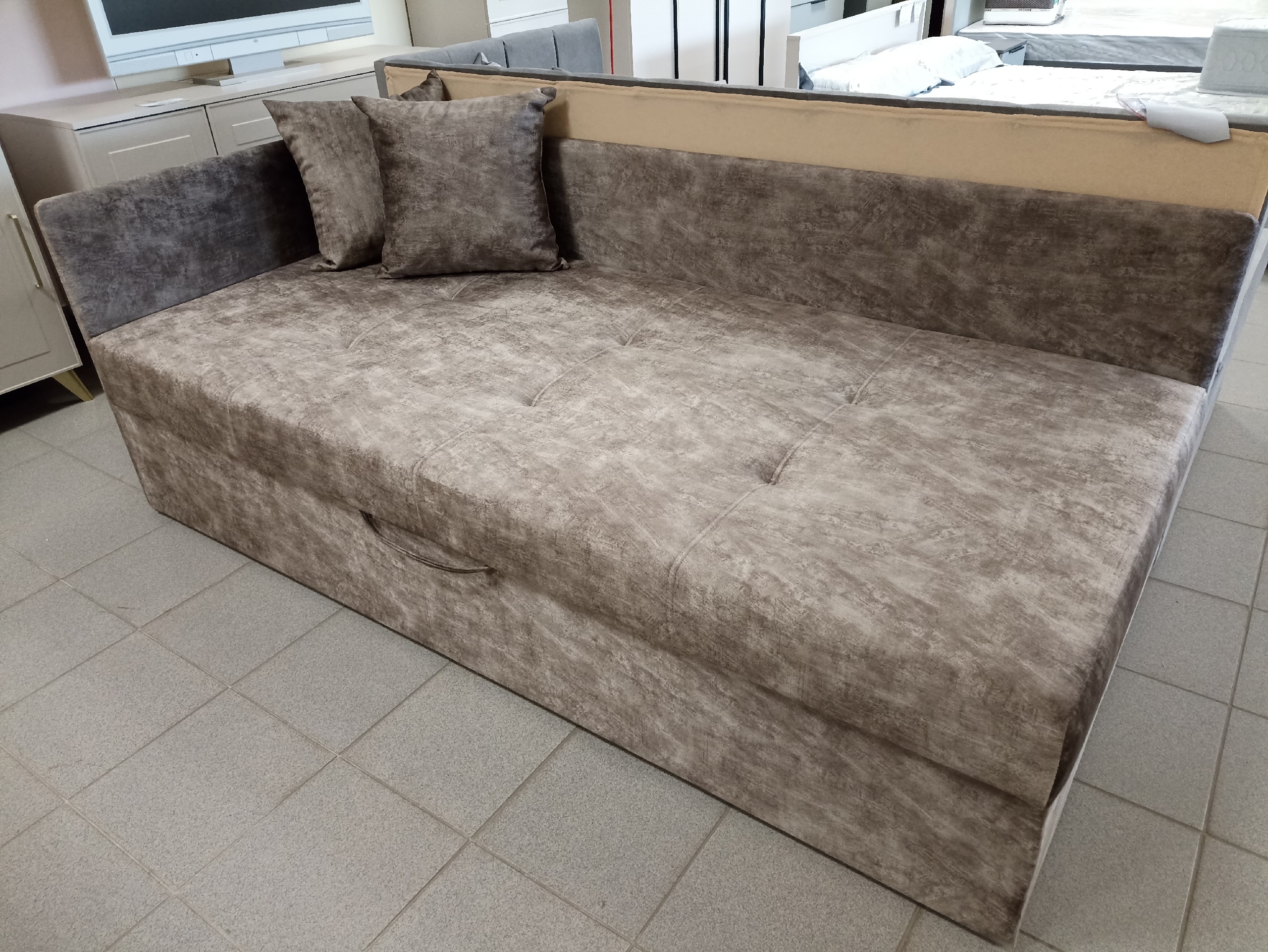 Диван-тахта Каприз (Женева)