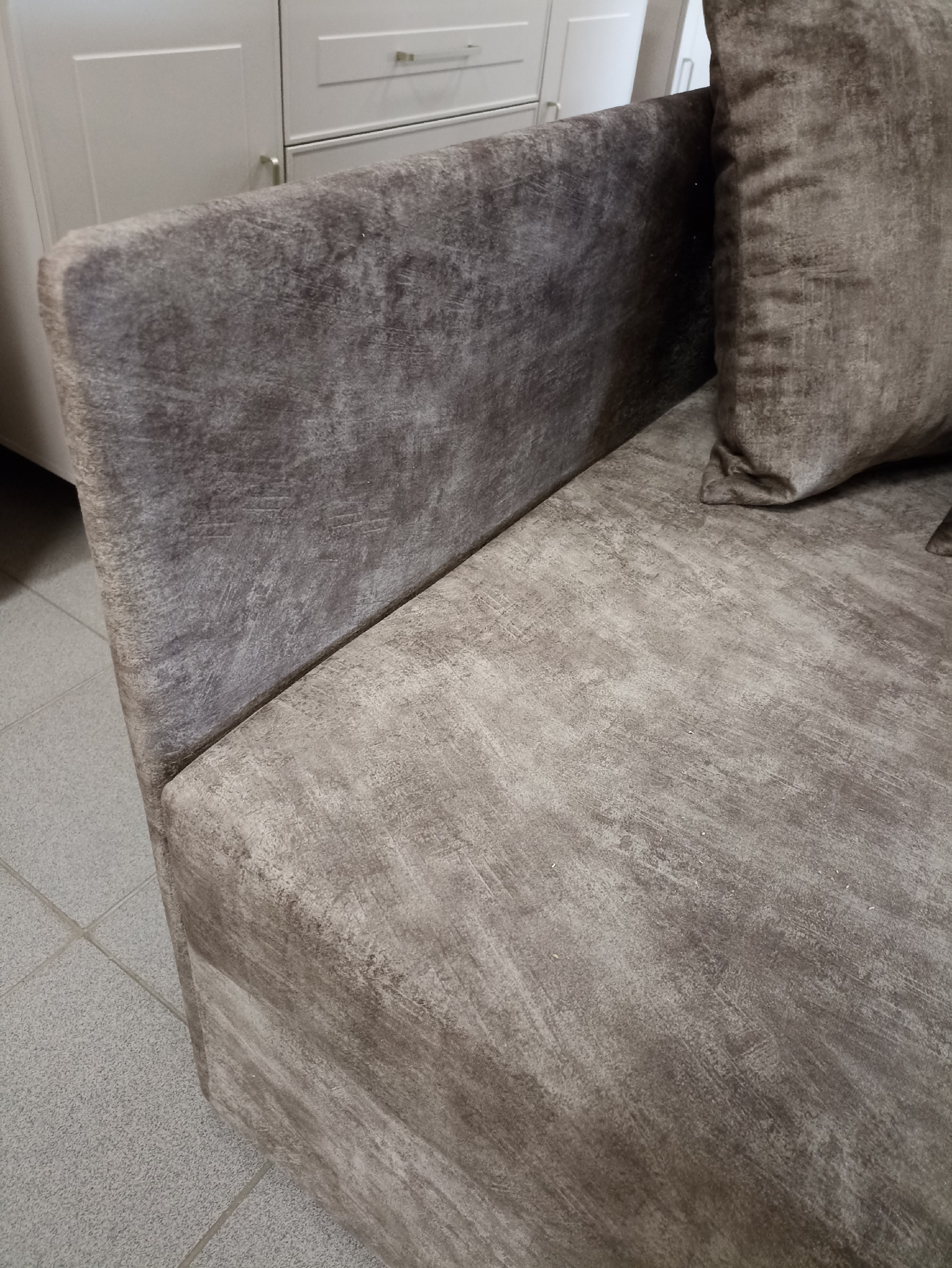 Диван-тахта Каприз (Женева)